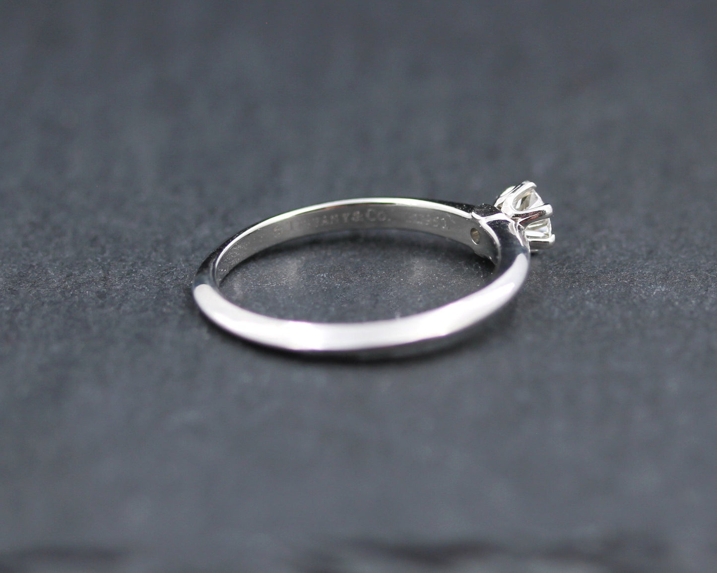 TIFFANY & Co. - Exklusiver RING mit DIAMANT Solitär | 0,22ct. | 950 Platin