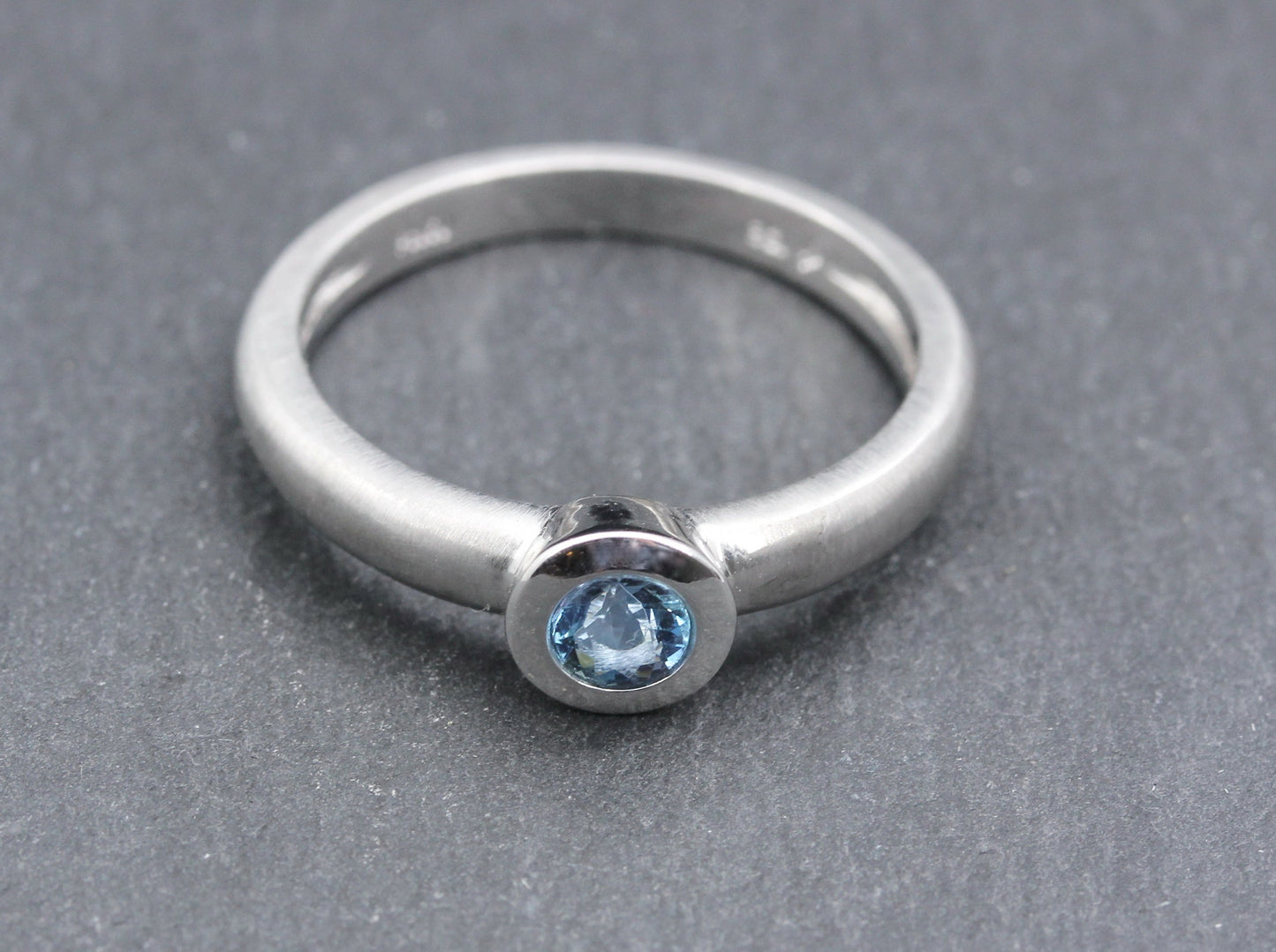Klassischer RING mit AQUAMARIN | Solitär | SANTA MARIA | 0,20ct. | 950er Platin