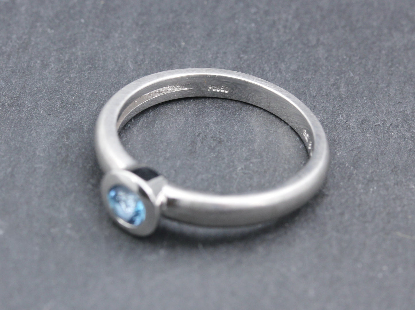 Klassischer RING mit AQUAMARIN | Solitär | SANTA MARIA | 0,20ct. | 950er Platin