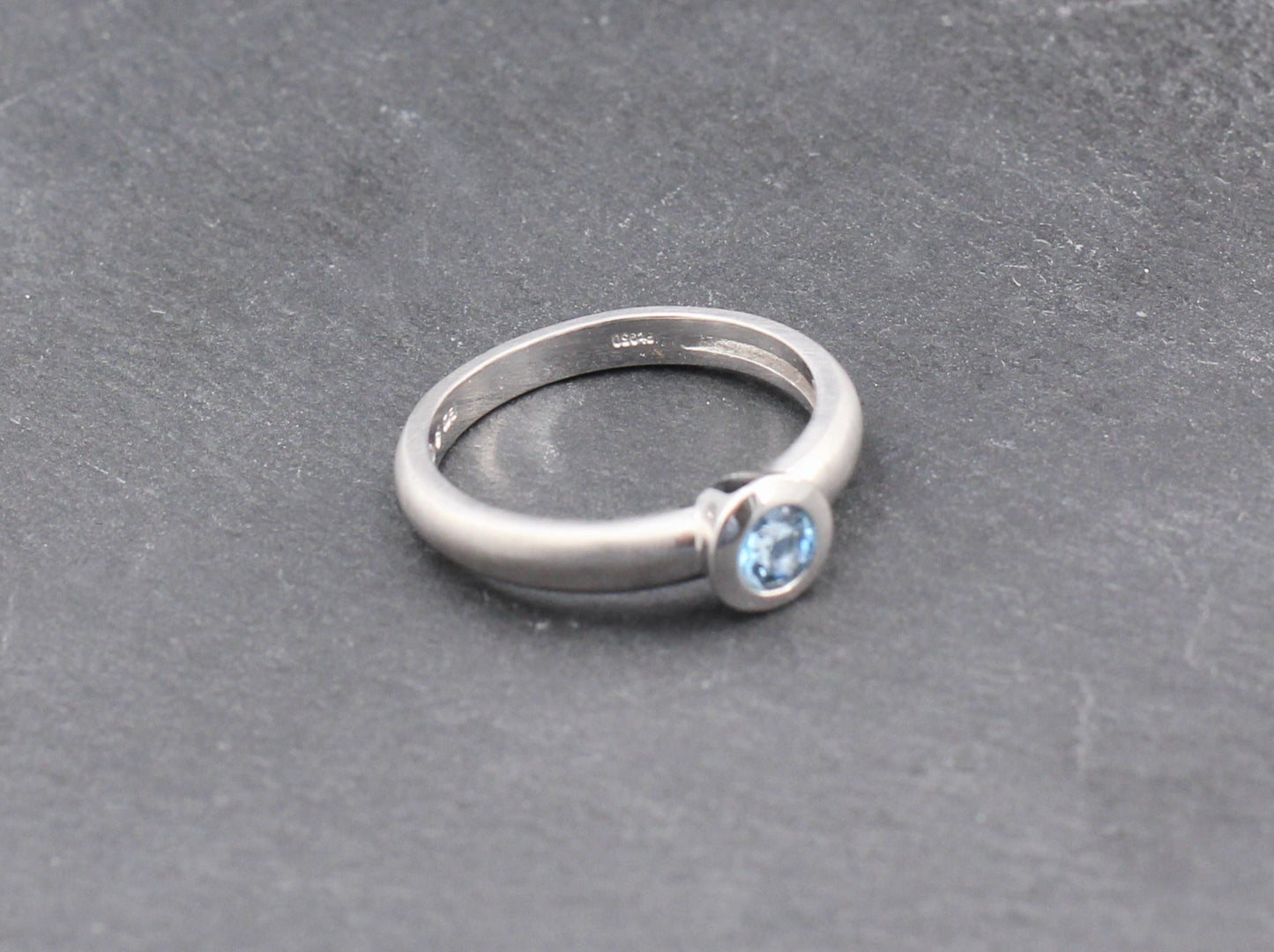 Klassischer RING mit AQUAMARIN | Solitär | SANTA MARIA | 0,20ct. | 950er Platin