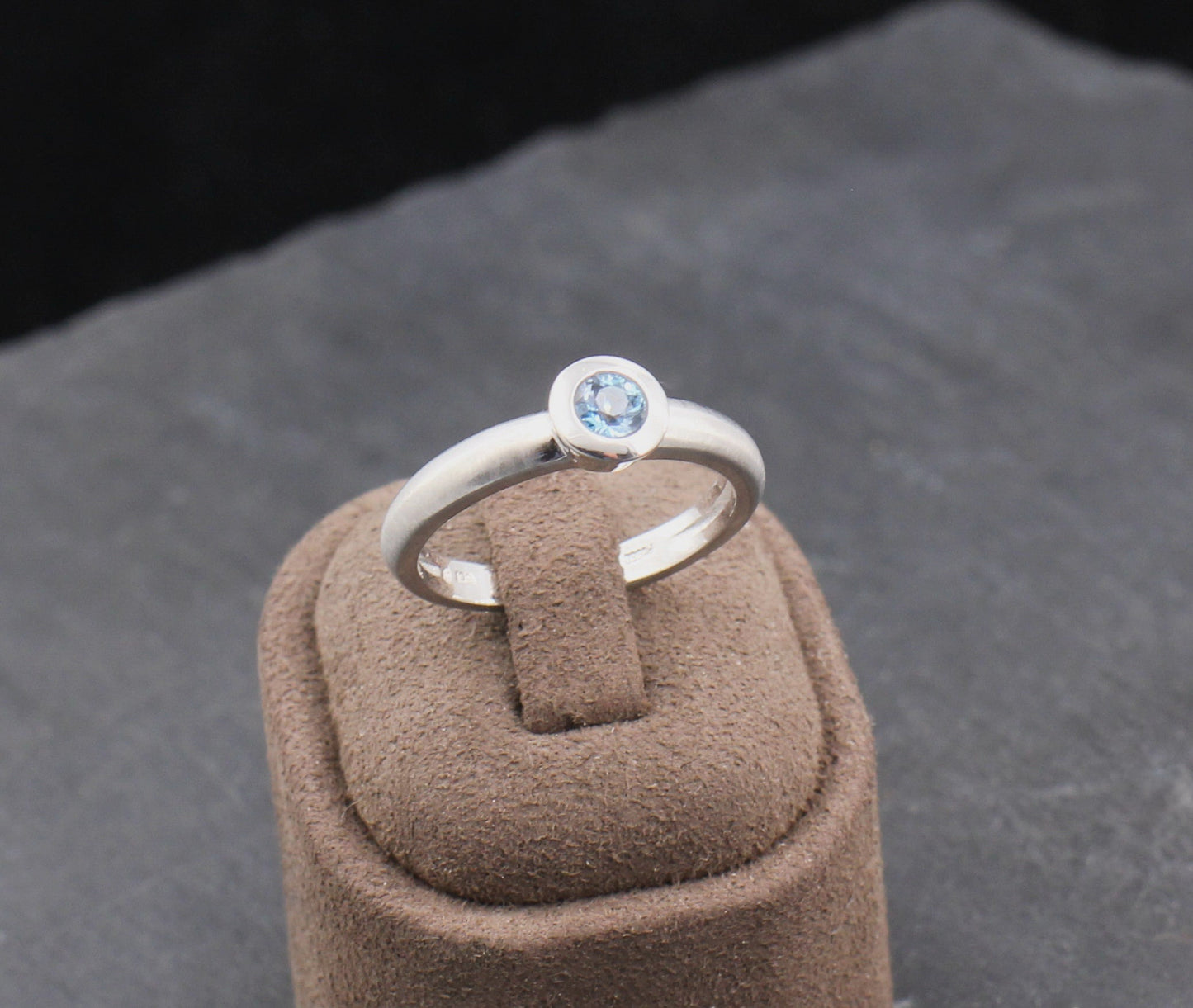 Klassischer RING mit AQUAMARIN | Solitär | SANTA MARIA | 0,20ct. | 950er Platin