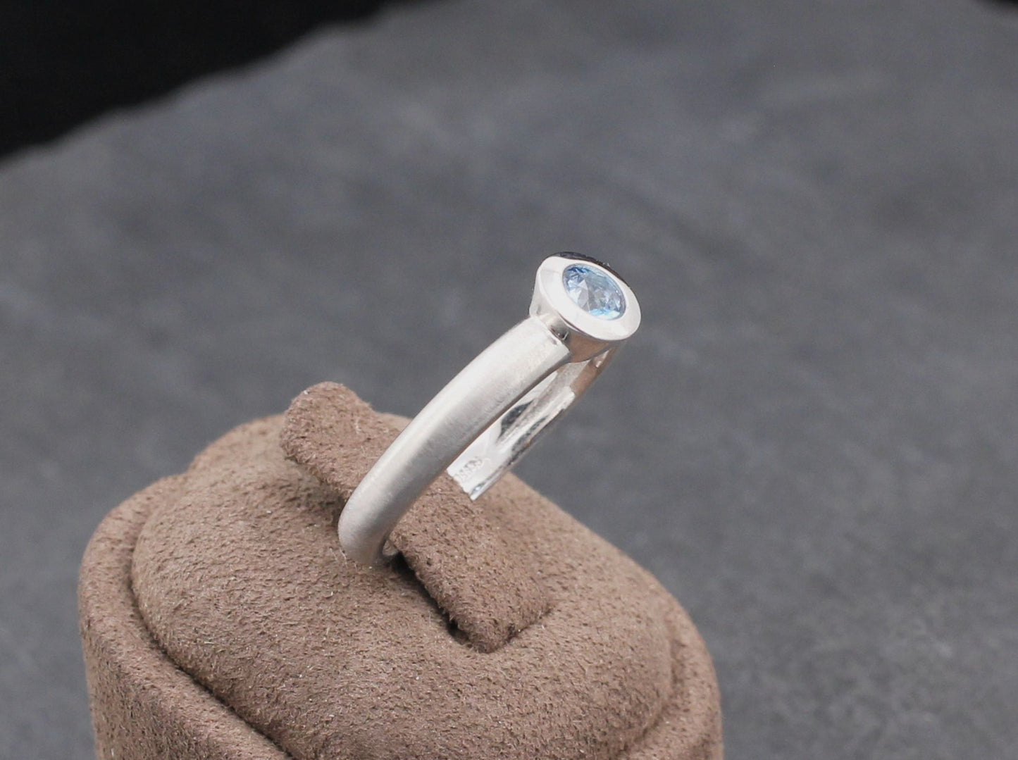 Klassischer RING mit AQUAMARIN | Solitär | SANTA MARIA | 0,20ct. | 950er Platin