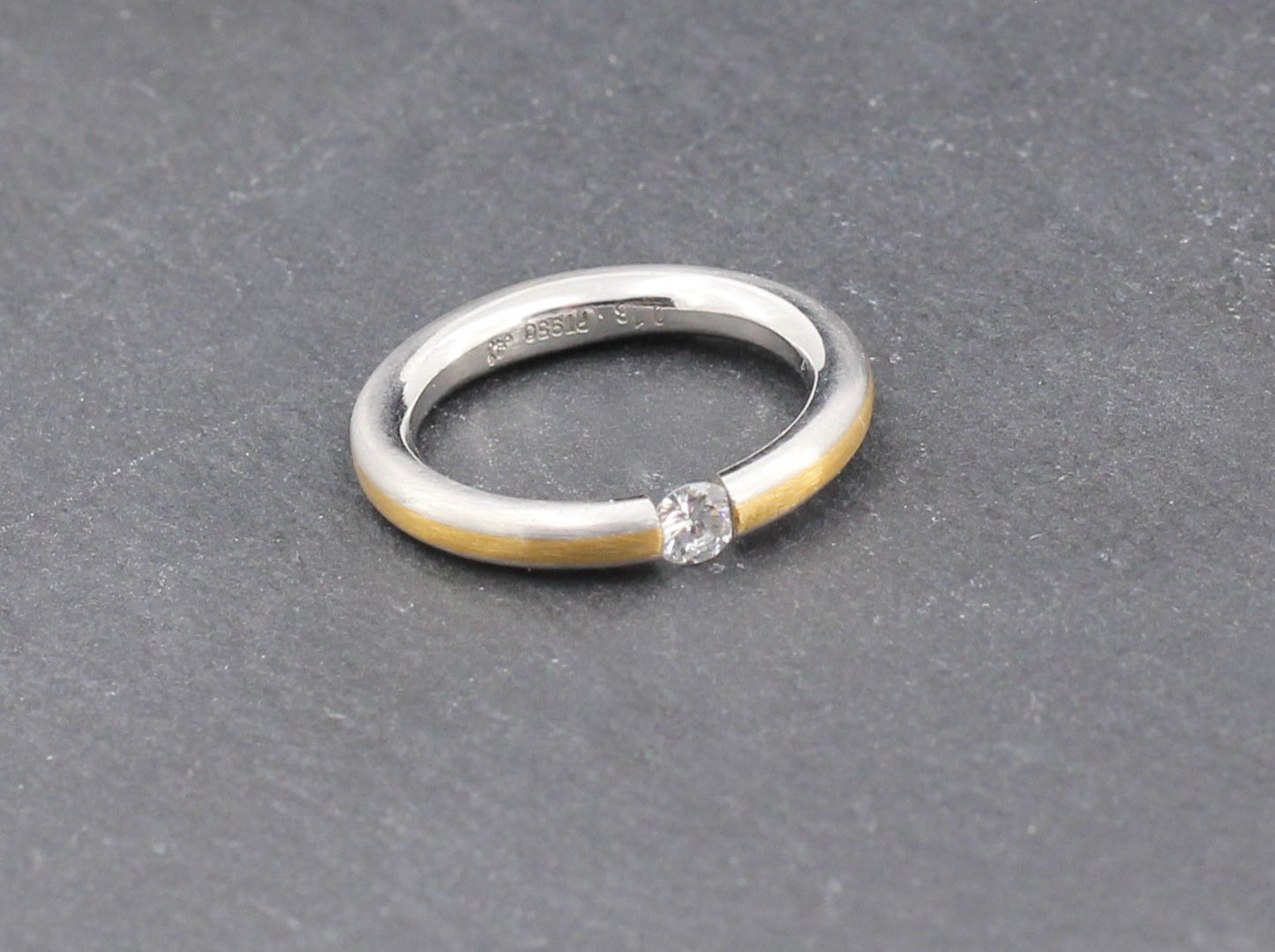 Exklusiver Designer SPANNRING mit BRILLANT Solitär | 950er Platin & 750er Gold