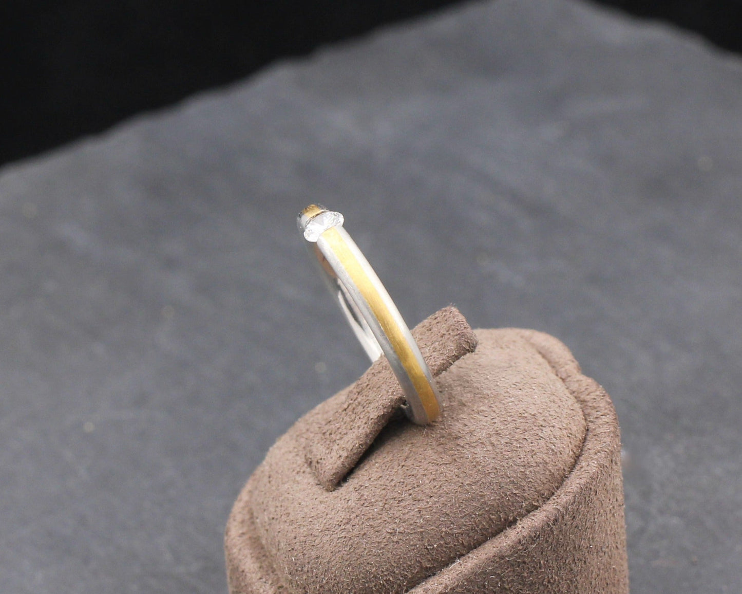 Exklusiver Designer SPANNRING mit BRILLANT Solitär | 950er Platin & 750er Gold