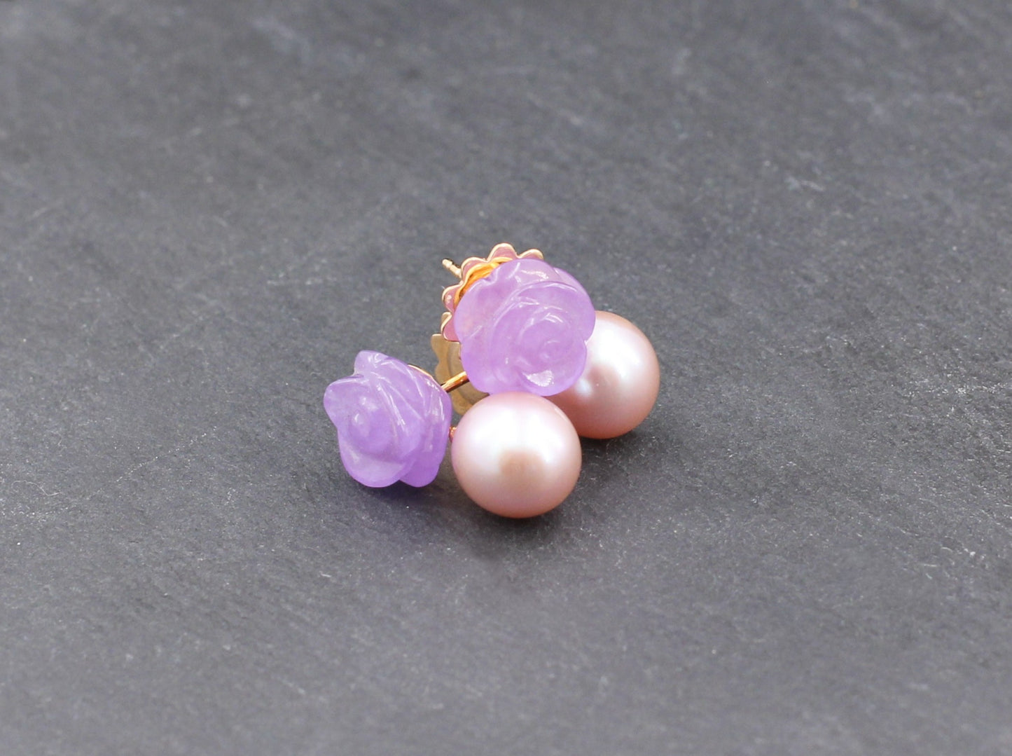 MIMI Designer OHRSTECKER mit LAVENDELJADE & PERLE | 750er Roségold