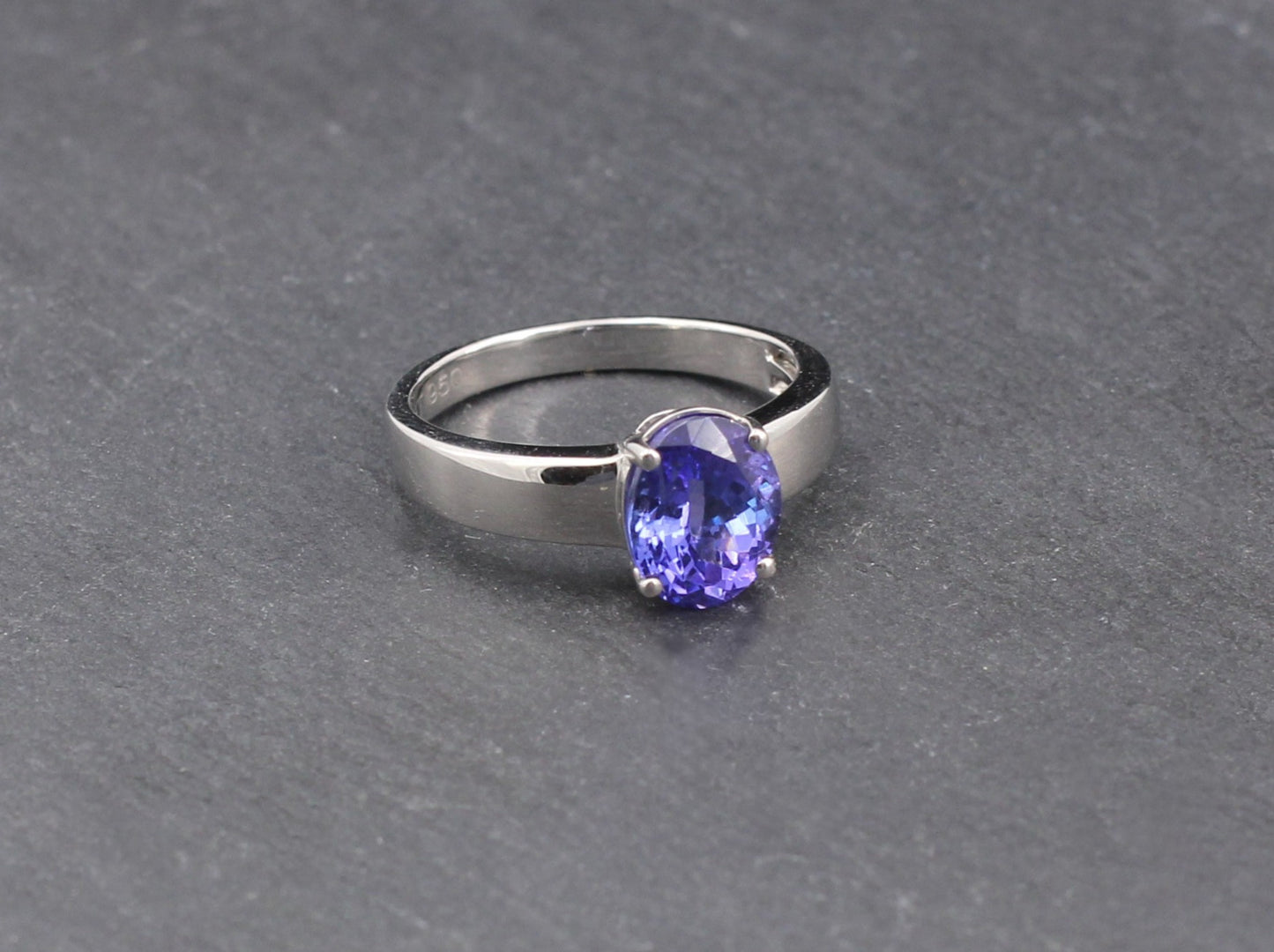 Exklusiver klassischer RING mit TANSANIT Solitär | 2,5ct. | 950er Platin