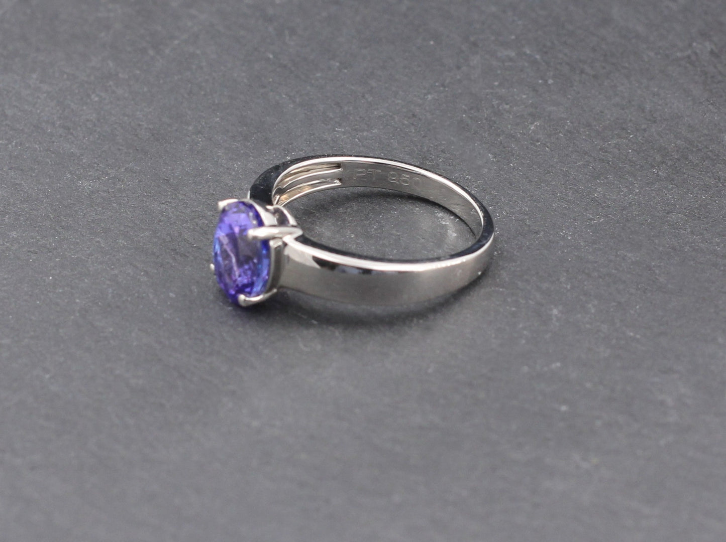 Exklusiver klassischer RING mit TANSANIT Solitär | 2,5ct. | 950er Platin