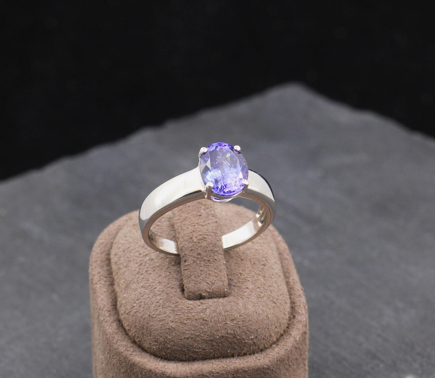 Exklusiver klassischer RING mit TANSANIT Solitär | 2,5ct. | 950er Platin
