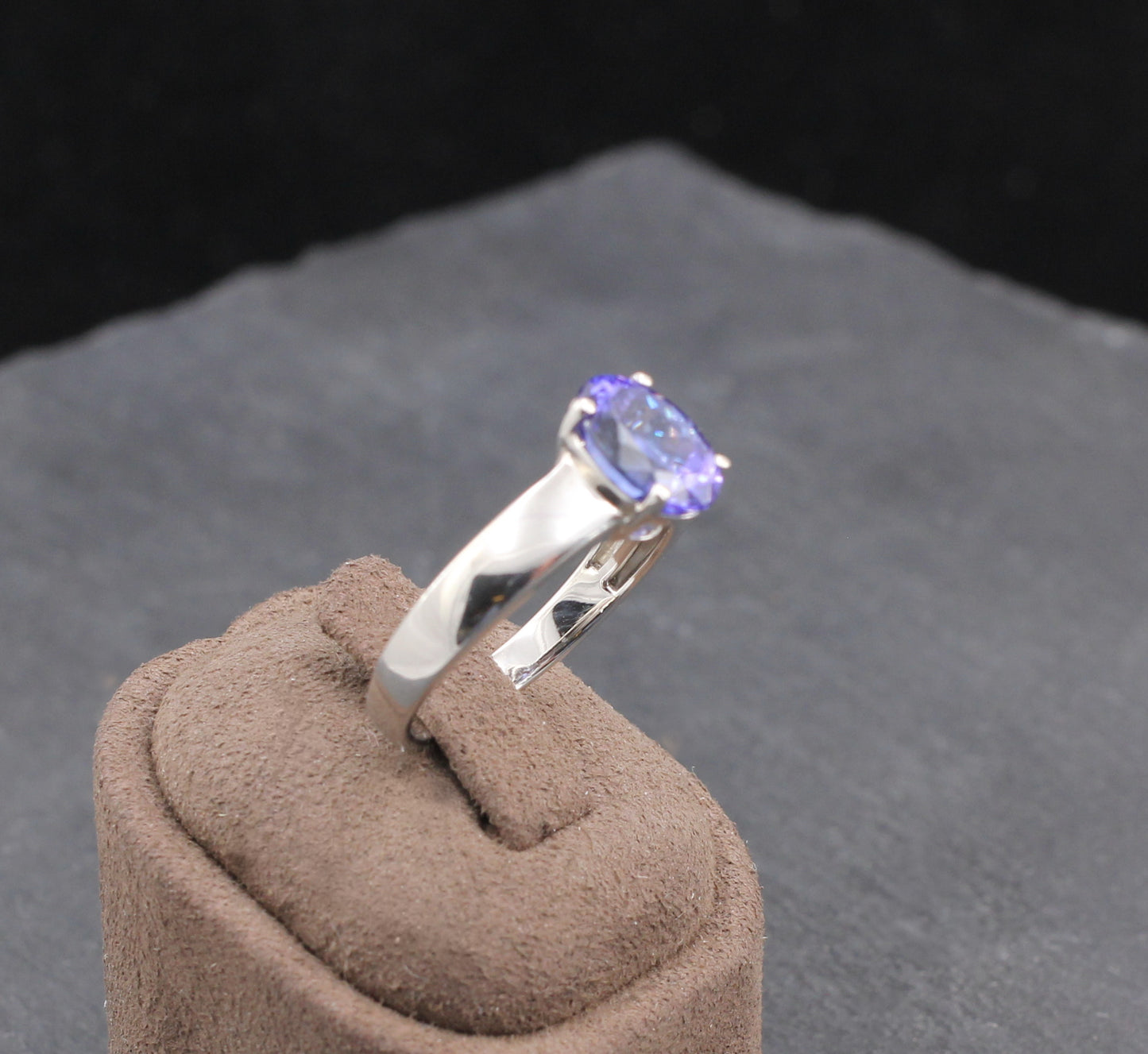Exklusiver klassischer RING mit TANSANIT Solitär | 2,5ct. | 950er Platin
