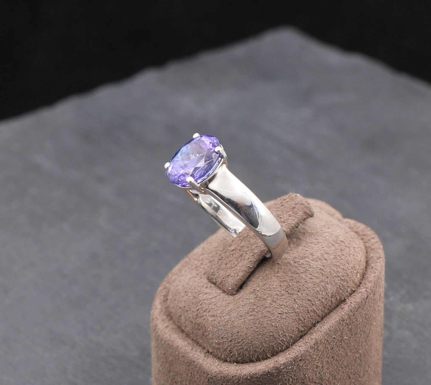 Exklusiver klassischer RING mit TANSANIT Solitär | 2,5ct. | 950er Platin