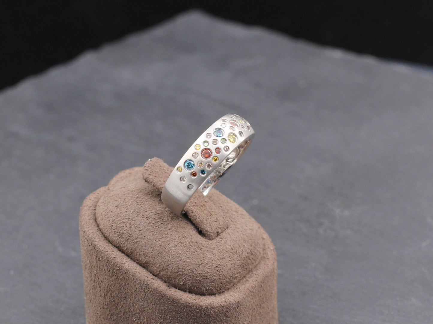 Moderner DESIGNER RING mit farbigen BRILLANTEN | 950er Platin