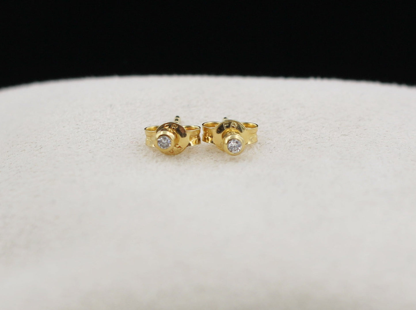 Zarte kleine mini OHRSTECKER mit BRILLANT | Solitär | 0,06ct. | 585er Gelbgold