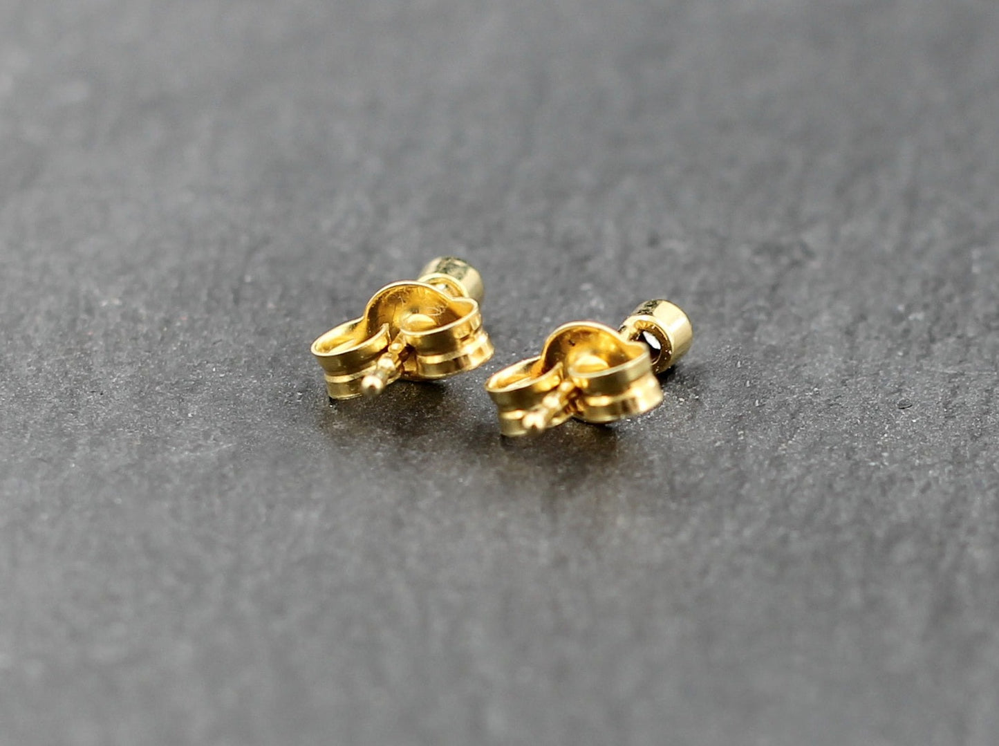 Zarte kleine mini OHRSTECKER mit BRILLANT | Solitär | 0,06ct. | 585er Gelbgold