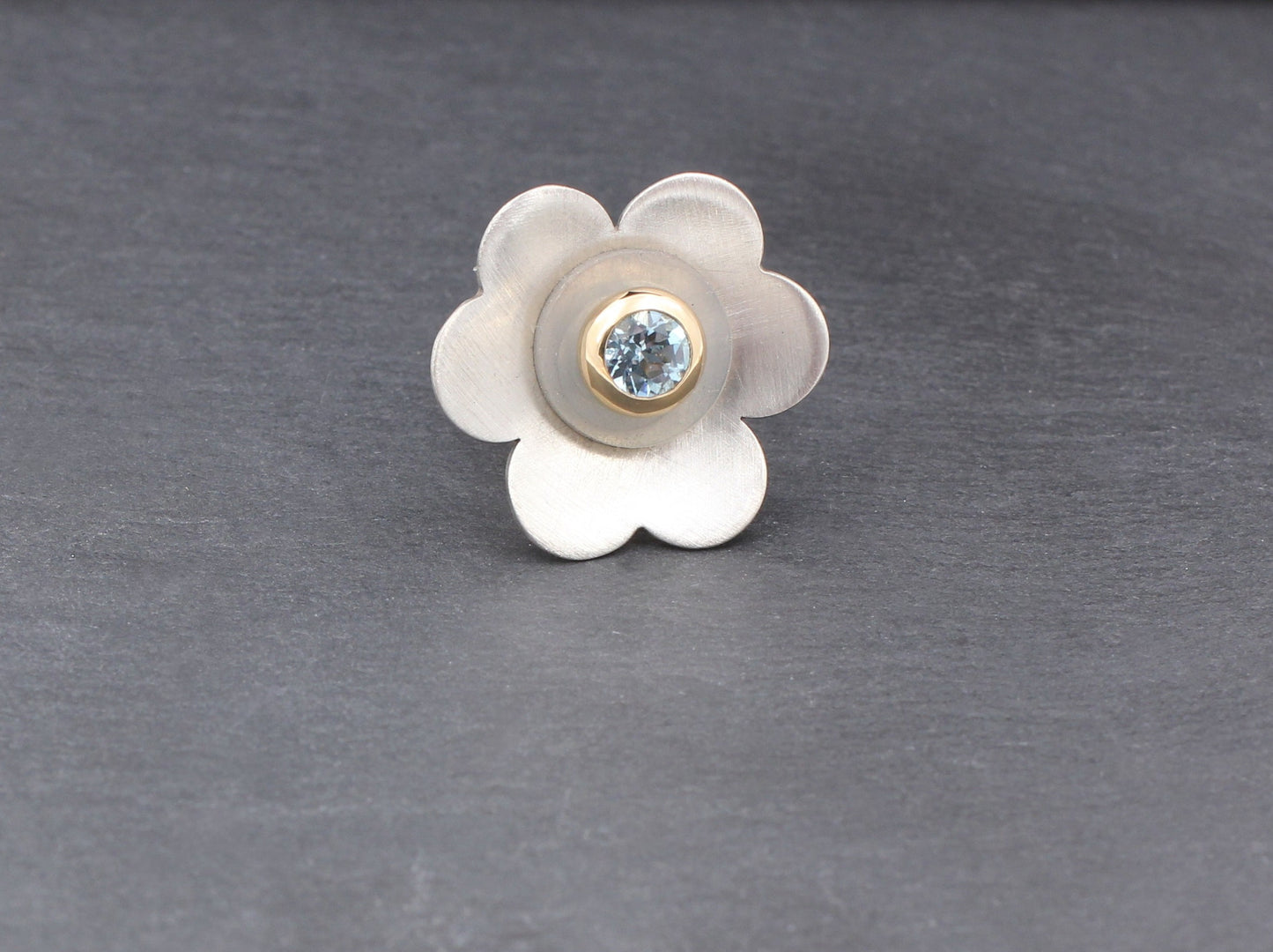 EHINGER SCHWARZ Charlotte - Designer RING mit hellblauem FARBSTEIN | 750er Gold