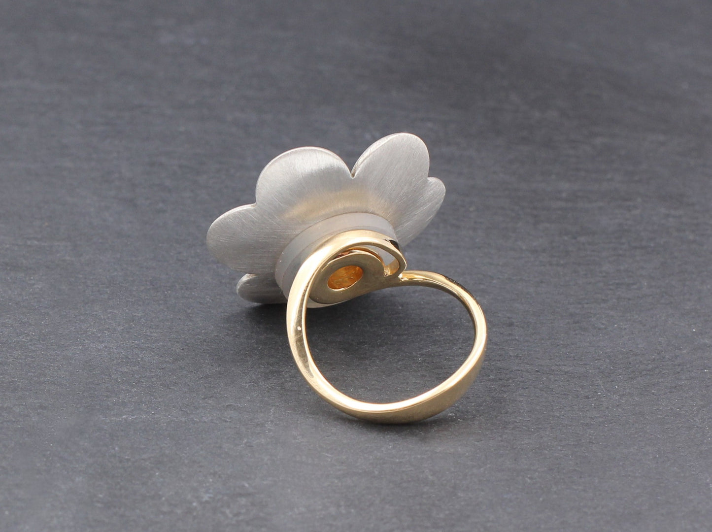 EHINGER SCHWARZ Charlotte - Designer RING mit hellblauem FARBSTEIN | 750er Gold