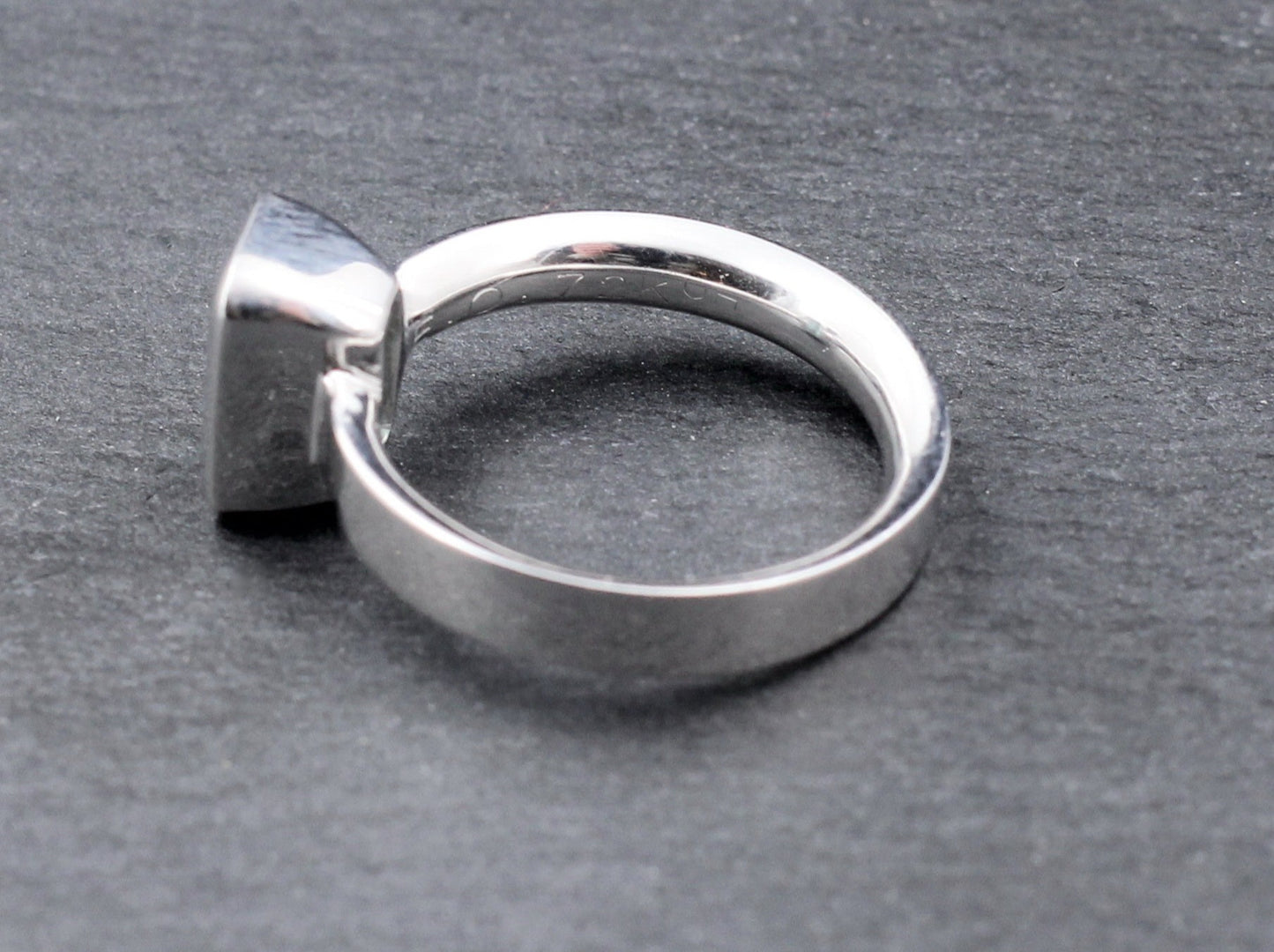 Exklusiver klassischer RING mit SMARAGD Solitär | 0,72ct. | 750er Weißgold