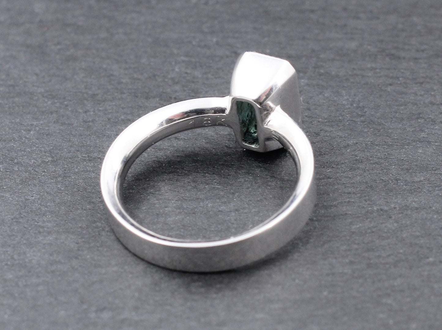 Exklusiver klassischer RING mit SMARAGD Solitär | 0,72ct. | 750er Weißgold