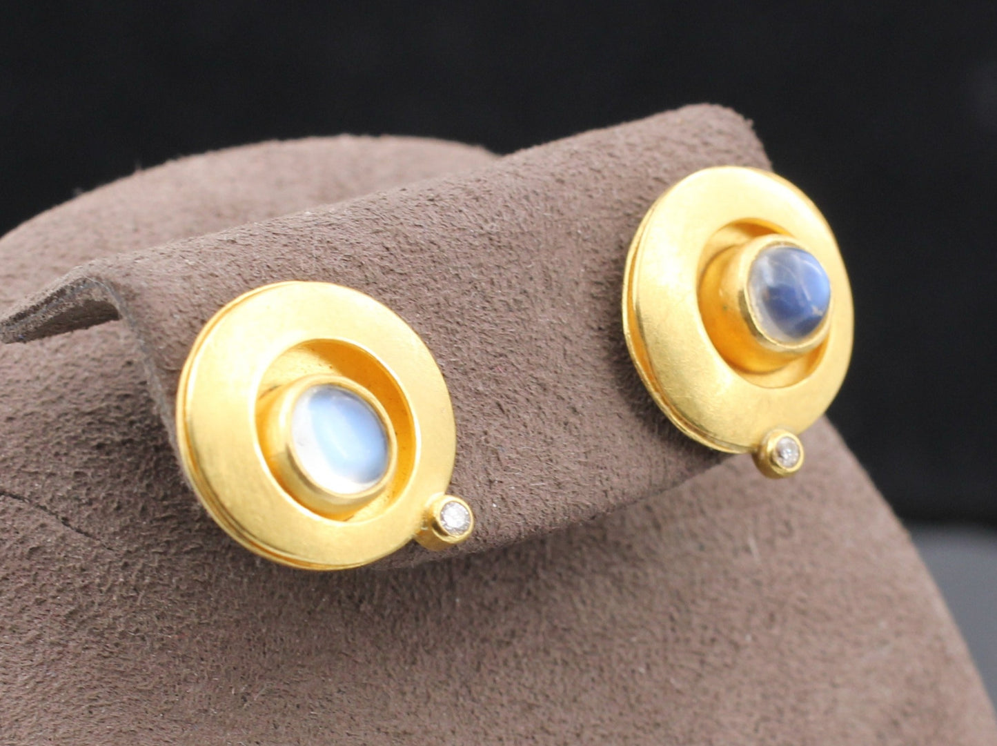Goldschmiede OHRSTECKER mit MONDSTEIN & BRILLANT | 900er Gelbgold