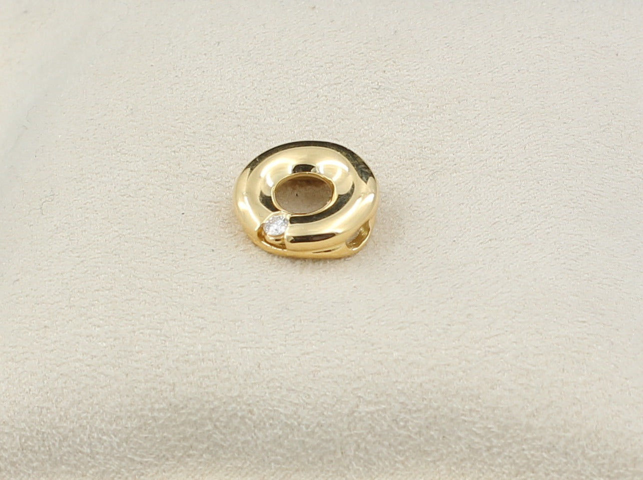 Moderner Designer ANHÄNGER mit 0,08ct. DIAMANT | rund | 750 Gelbgold