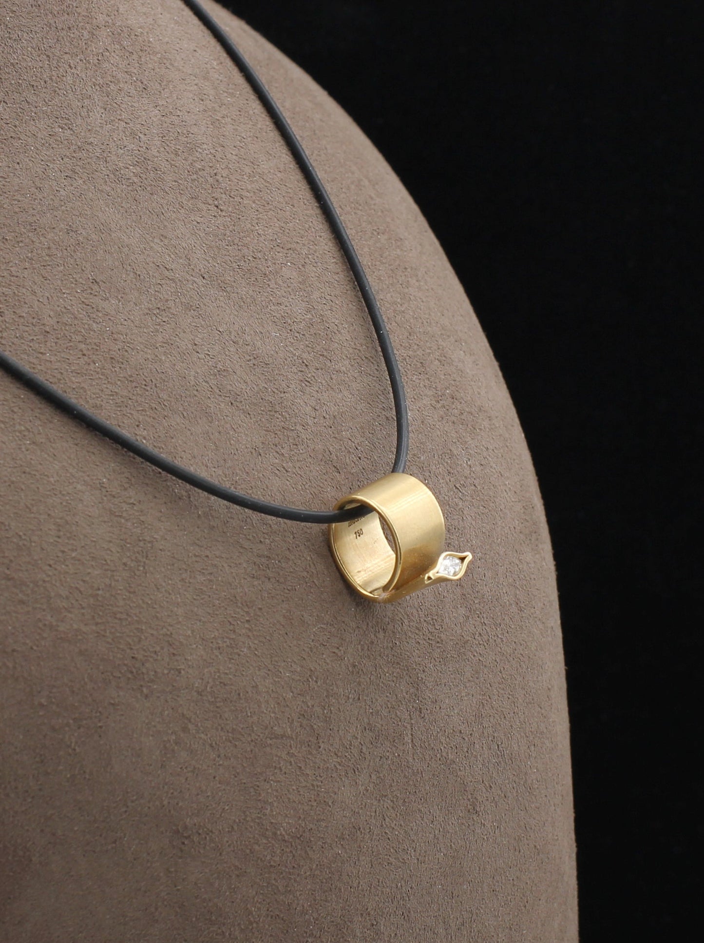 NORBERT MUERRLE Designer ANHÄNGER " Kobra " mit 0,20ct. DIAMANT | 750 Gelbgold