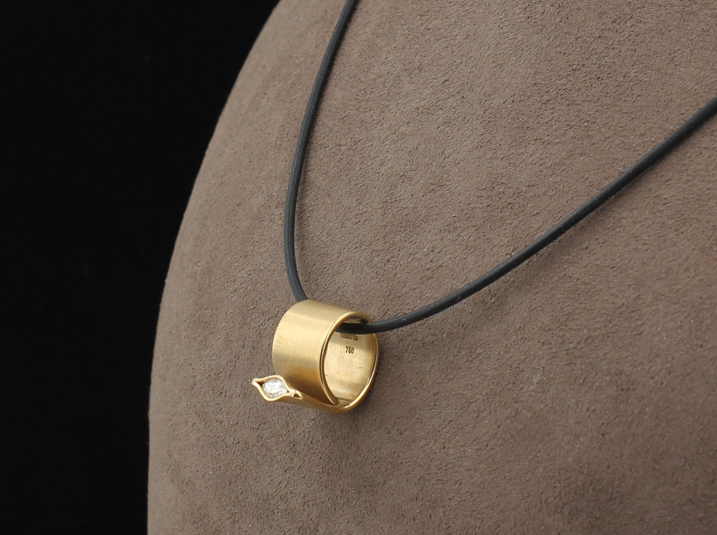 NORBERT MUERRLE Designer ANHÄNGER " Kobra " mit 0,20ct. DIAMANT | 750 Gelbgold