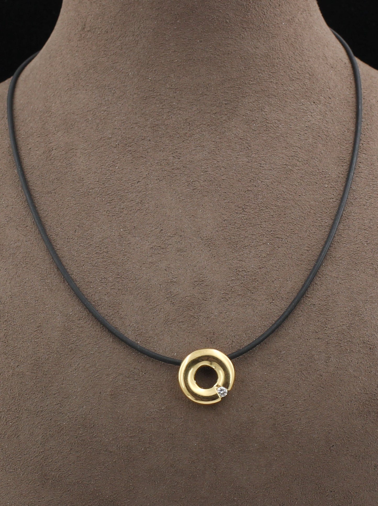 Moderner Designer ANHÄNGER mit 0,08ct. DIAMANT | rund | 750 Gelbgold