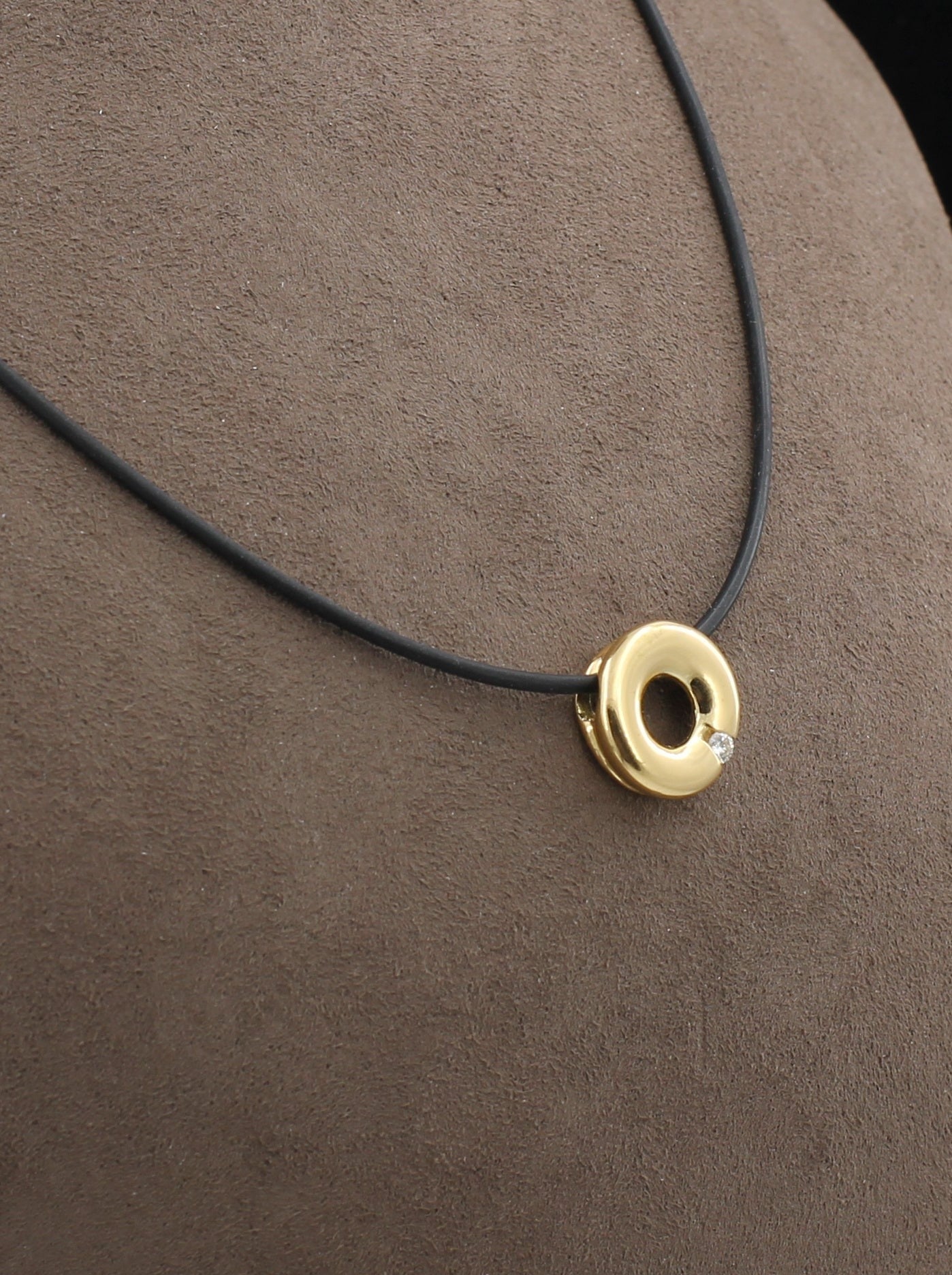 Moderner Designer ANHÄNGER mit 0,08ct. DIAMANT | rund | 750 Gelbgold