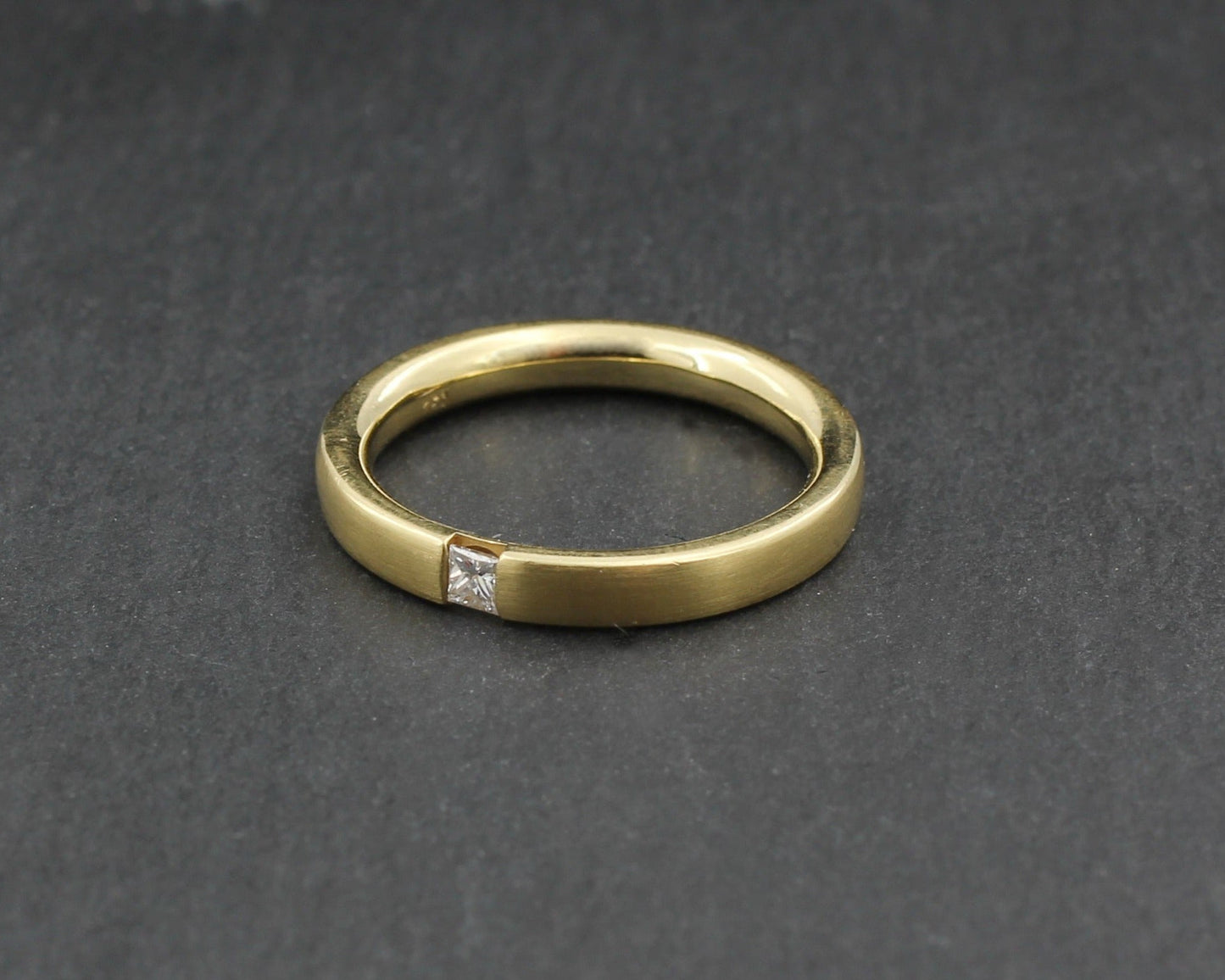 Klassischer RING mit DIAMANT | Solitär | Prinzess-Schliff | 750er Gelbgold