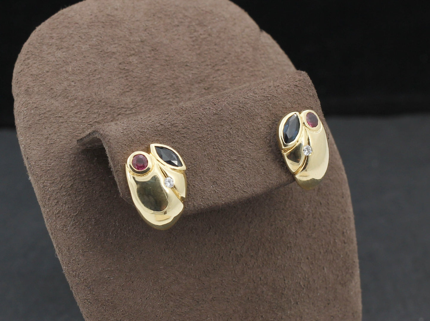 Moderne OHRSTECKER mit SAPHIR, RUBIN und BRILLANTEN | 585er Gold