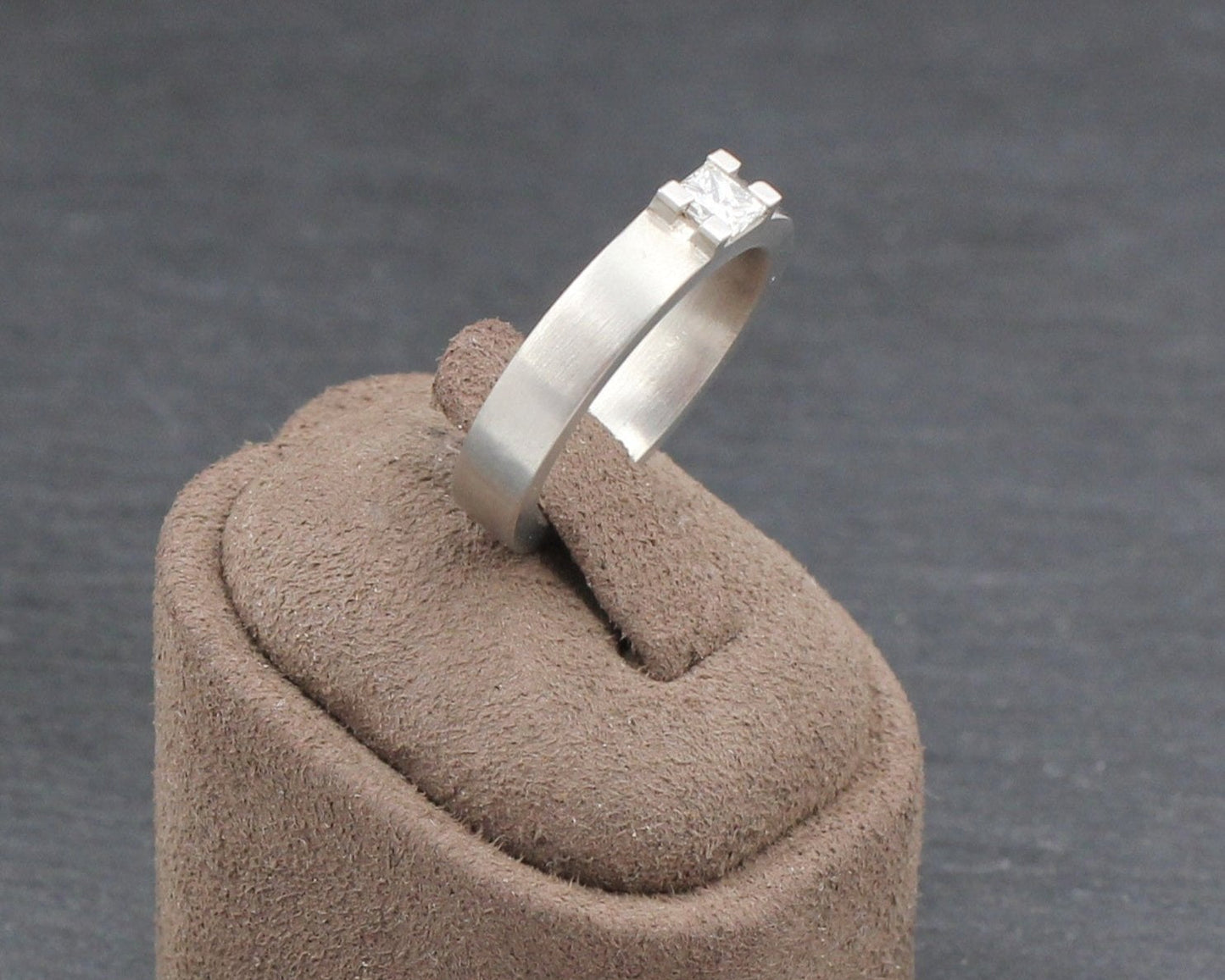 Klassischer RING mit DIAMANT Solitär | Princess / 0,27ct. | 950er Platin