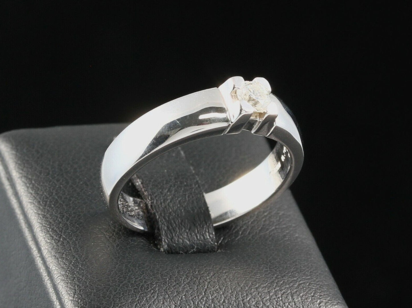 CHRIST exklusiver Designer RING mit BRILLANT Solitär | 0,20ct. | 585er Weißgold