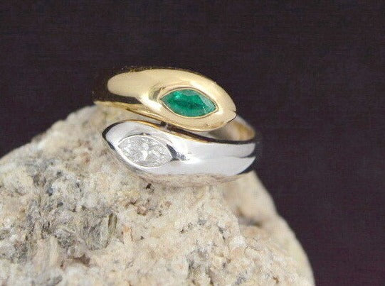 Exklusiver RING mit DIAMANT und SMARAGD | 750er Gold