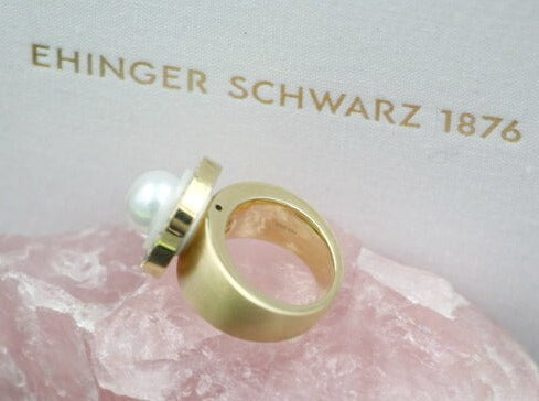 EHINGER SCHWARZ Charlotte - Massiver RING mit BRILLANTEN & PERLE | 750er Gold
