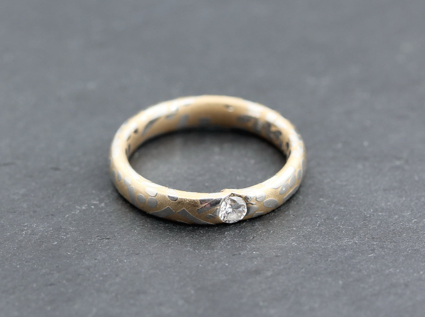 Ausgefallener DESIGNER RING mit BRILLANT | 750 Gold & 950 Platin | fein strukturiert