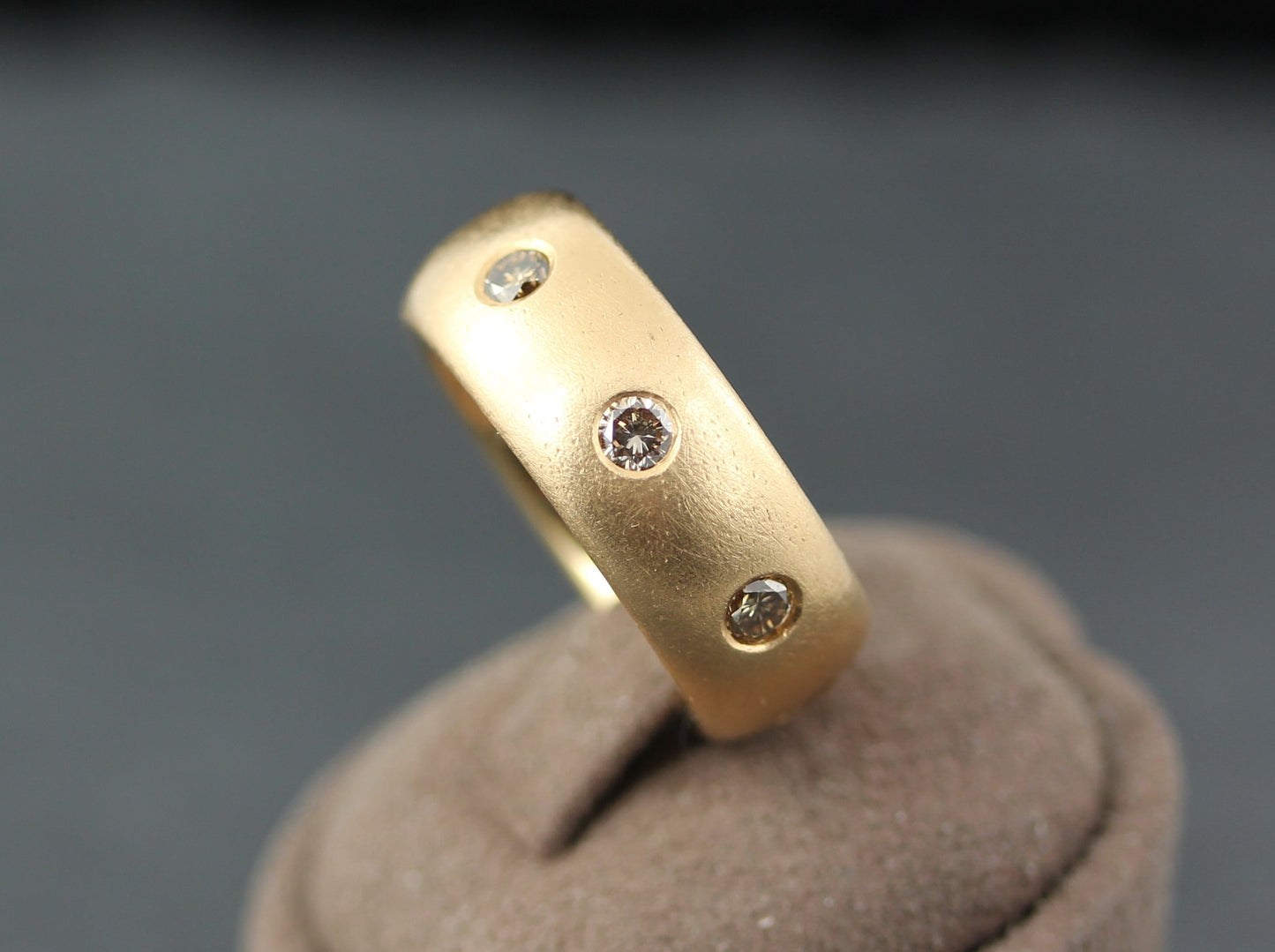 Exklusiver RING mit 8 BRILLANTEN | 0,80ct. | GOLDSCHMIEDEARBEIT | 750 Roségold, mattiert