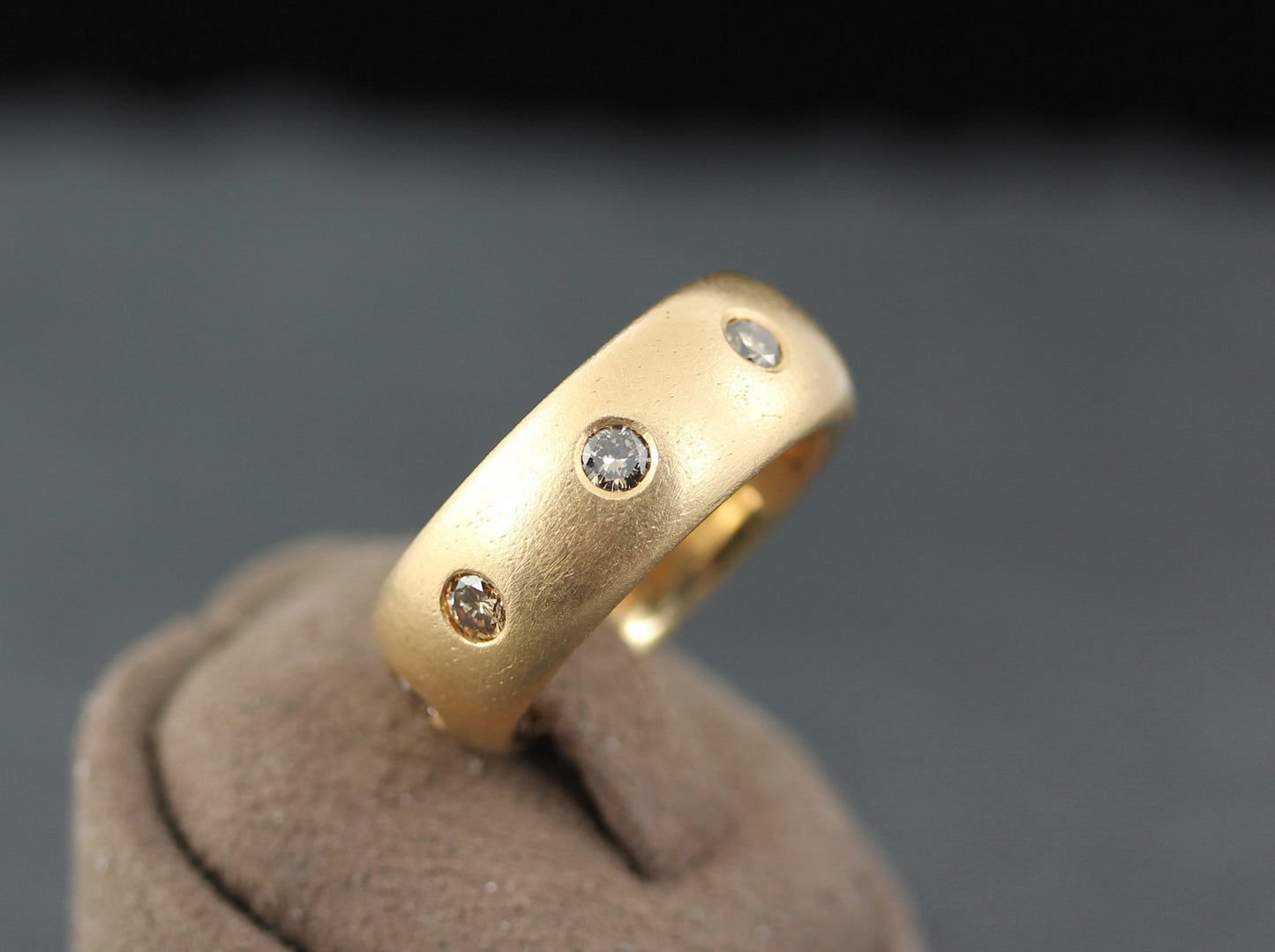 Exklusiver RING mit 8 BRILLANTEN | 0,80ct. | GOLDSCHMIEDEARBEIT | 750 Roségold, mattiert