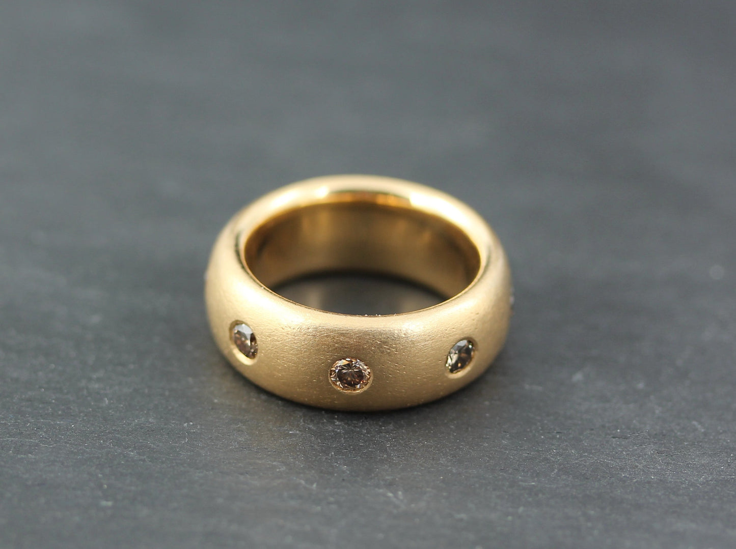 Exklusiver RING mit 8 BRILLANTEN | 0,80ct. | GOLDSCHMIEDEARBEIT | 750 Roségold, mattiert