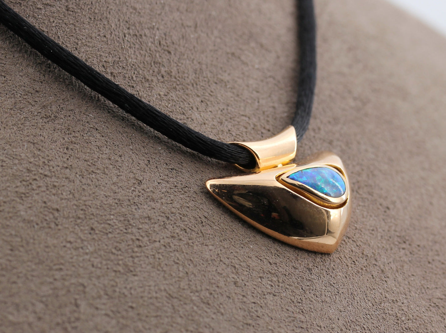 Wunderschöner ANHÄNGER mit BLACKOPAL | 900er Roségold | GOLDSCHMIEDEARBEIT