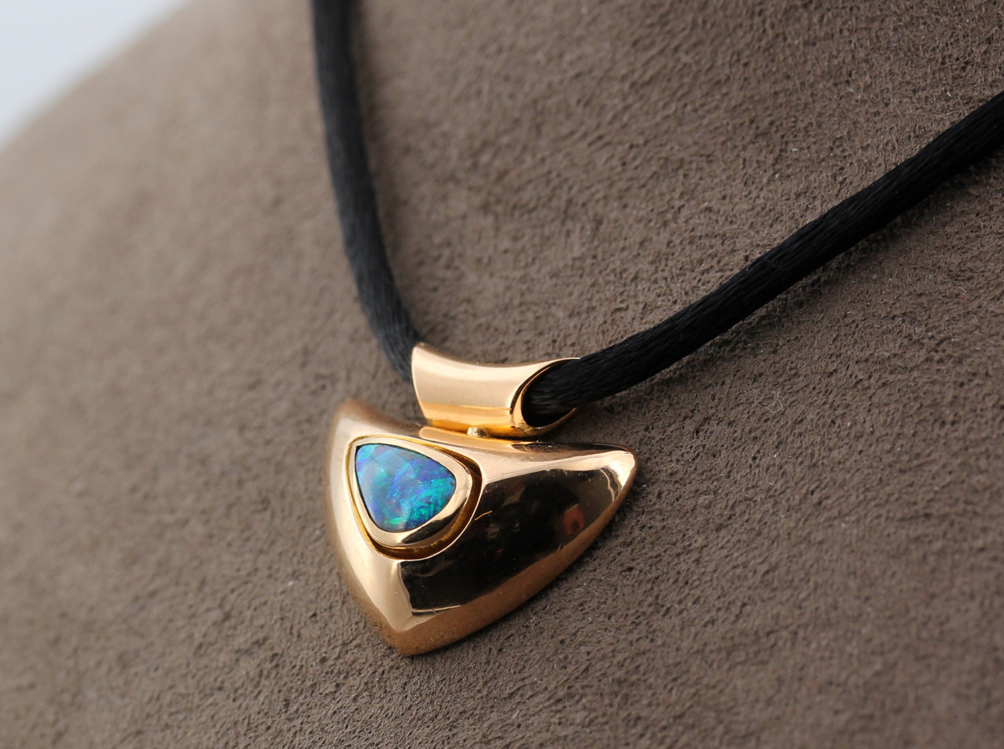 Wunderschöner ANHÄNGER mit BLACKOPAL | 900er Roségold | GOLDSCHMIEDEARBEIT