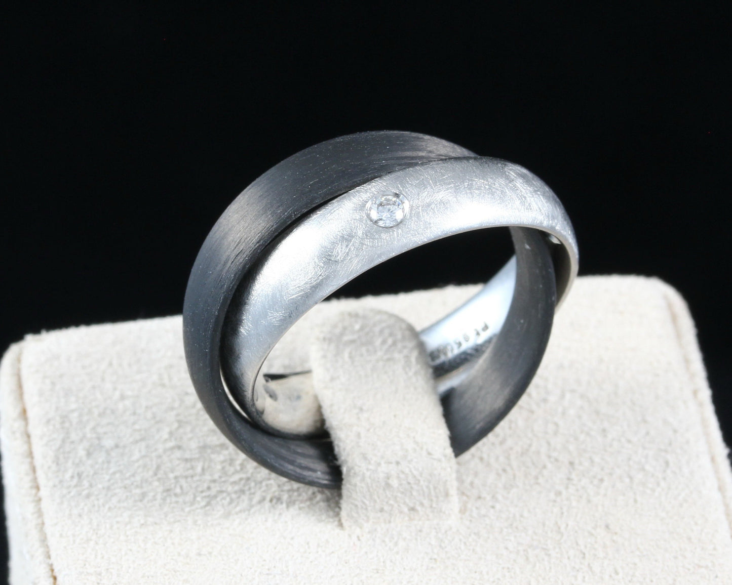 SCHWAB Designer RING mit 3 DIAMANTEN | 0,15ct. | 950er Platin & Carbon