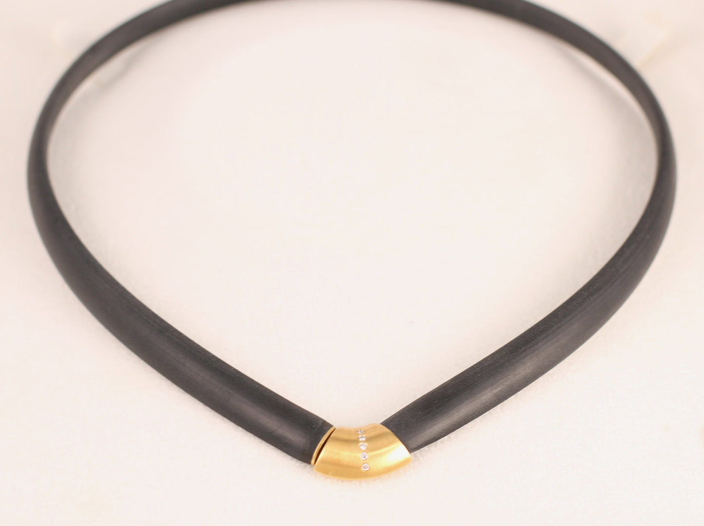 BUNZ Designer COLLIER mit 3 BRILLANTEN | 0,15ct. | 750er Gold & Kautschuk | + Box