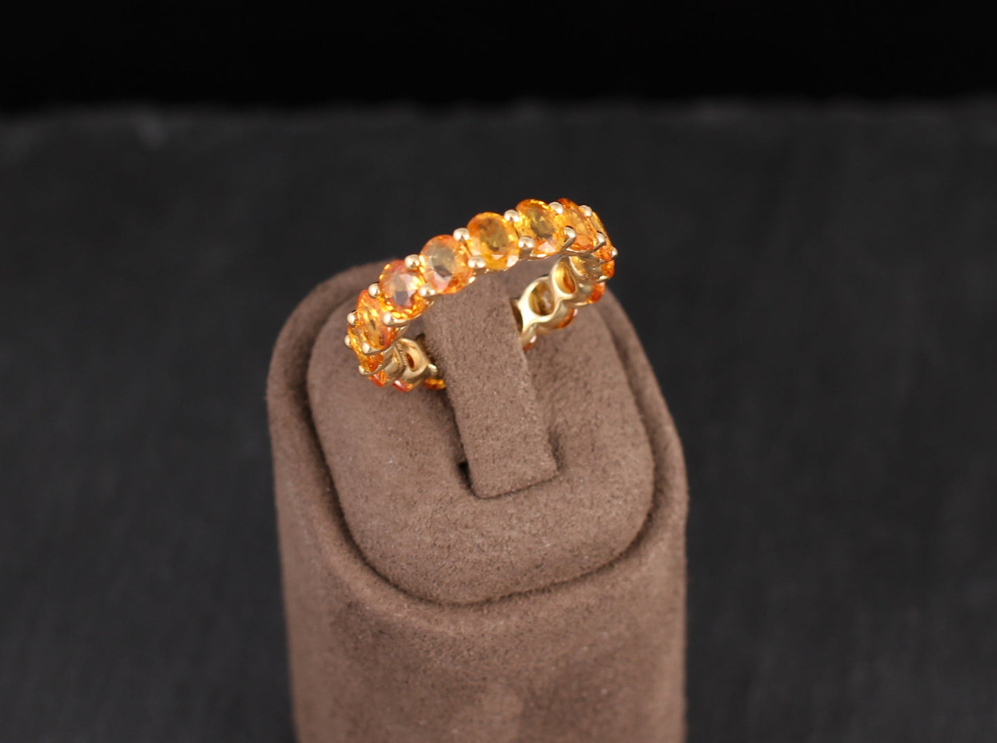 Exklusiver ETERNITY Ring mit 16 SAPHIREN | Orange | 6,40ct. | 750er Gold