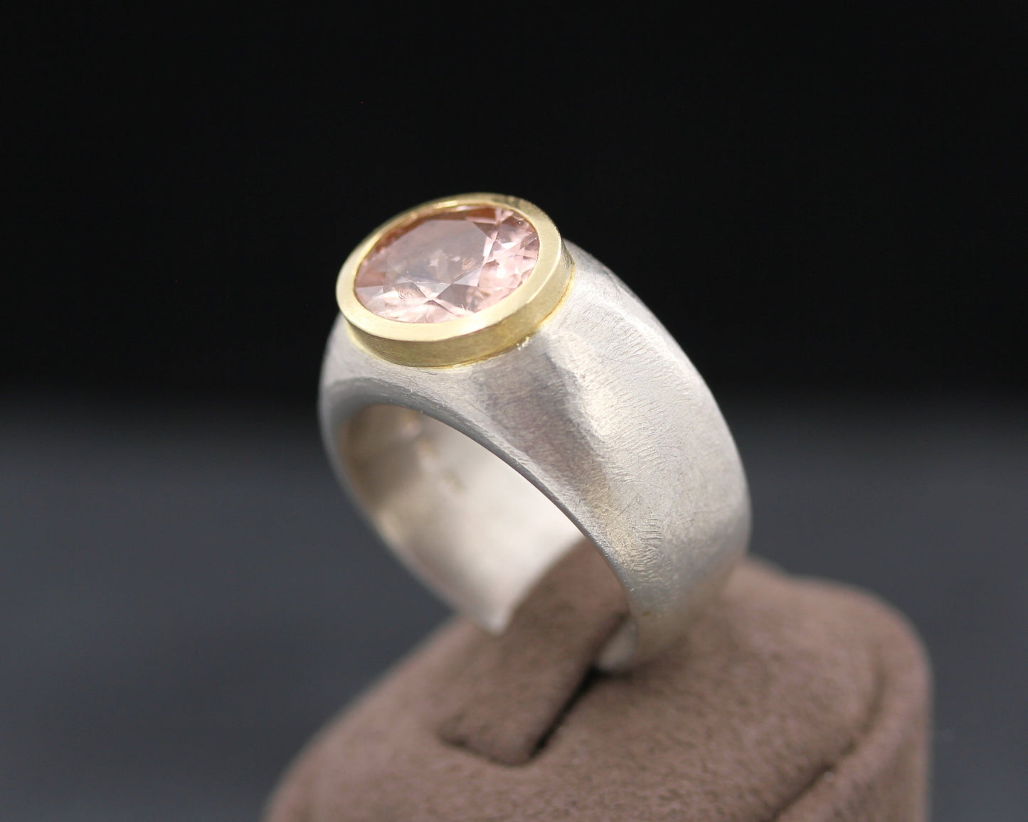 Massiver Designer RING mit KUNZIT | 925 Silber & 750 Gold | GOLDSCHMIEDEARBEIT