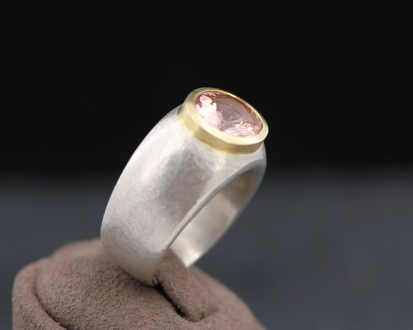 Massiver Designer RING mit KUNZIT | 925 Silber & 750 Gold | GOLDSCHMIEDEARBEIT