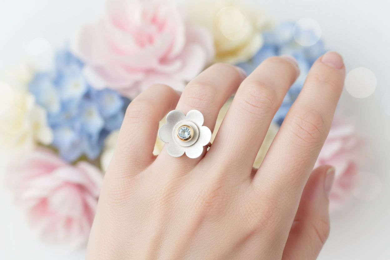 EHINGER SCHWARZ Charlotte - Designer RING mit hellblauem FARBSTEIN | 750er Gold