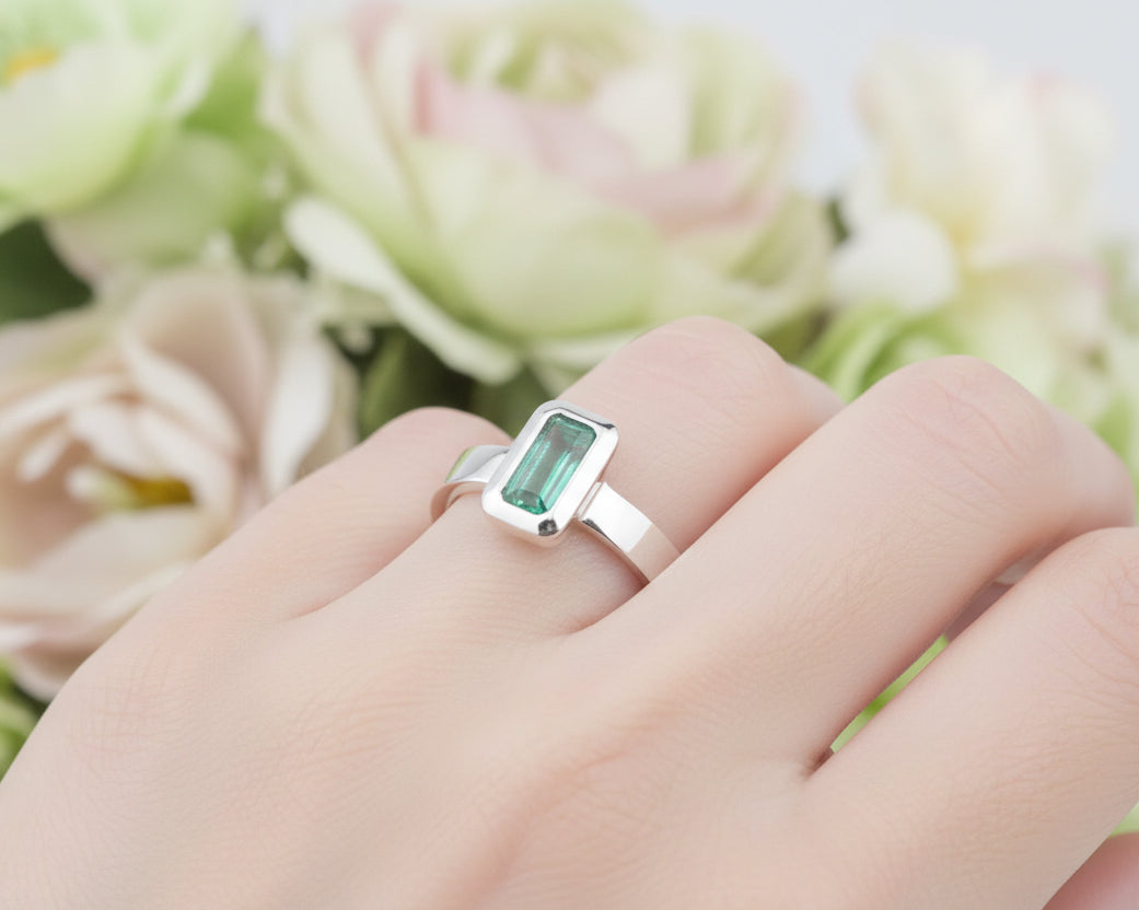 Exklusiver klassischer RING mit SMARAGD Solitär | 0,72ct. | 750er Weißgold