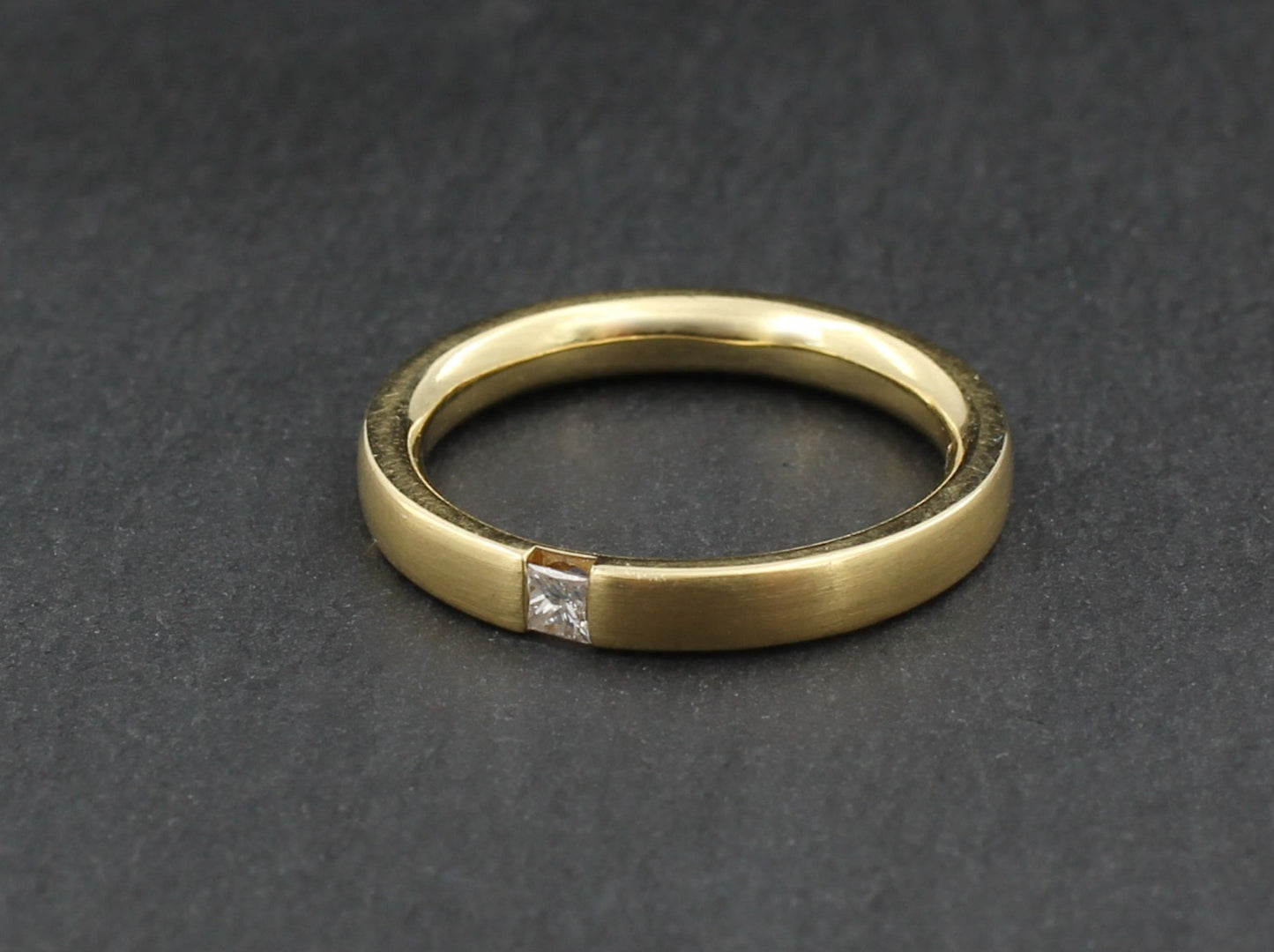 Klassischer RING mit DIAMANT | Solitär | Prinzess-Schliff | 750er Gelbgold