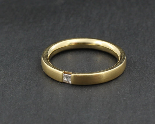 Klassischer RING mit DIAMANT | Solitär | Prinzess-Schliff | 750er Gelbgold