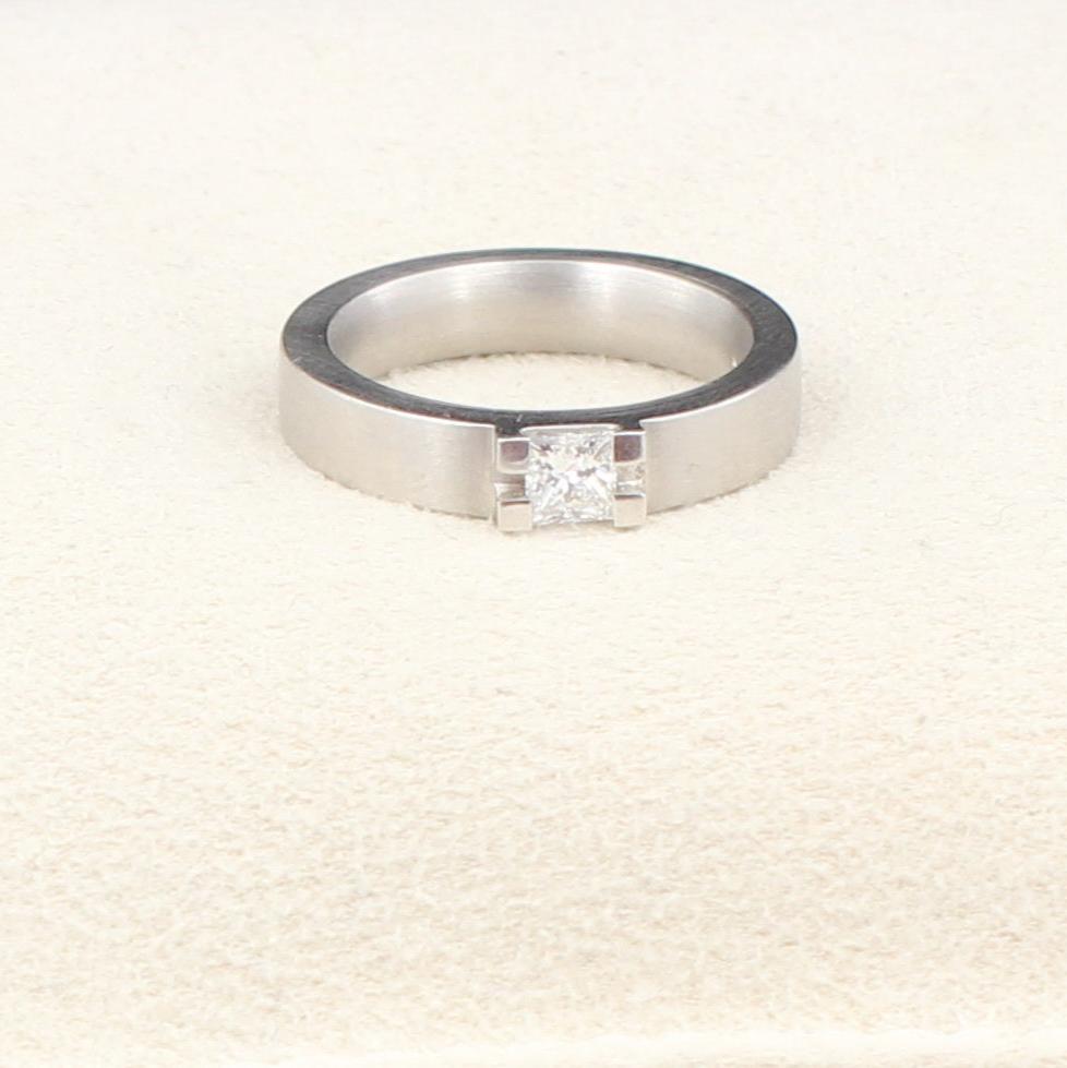 Klassischer RING mit DIAMANT Solitär | Princess / 0,27ct. | 950er Platin