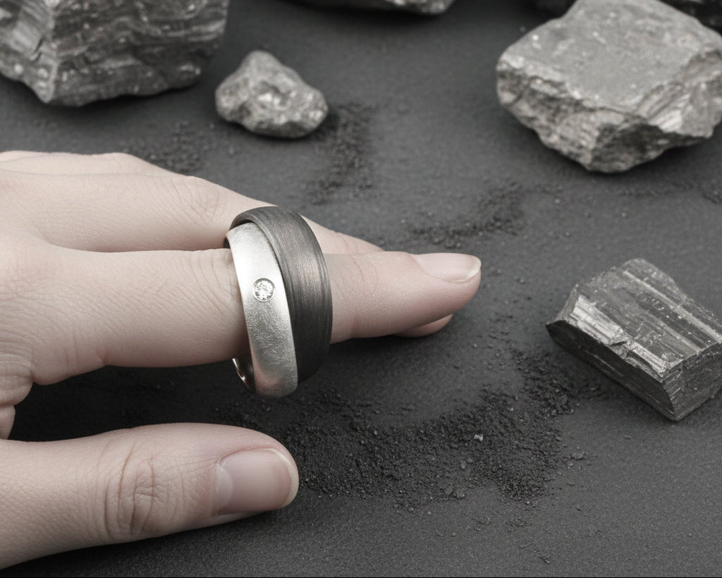 SCHWAB Designer RING mit 3 DIAMANTEN | 0,15ct. | 950er Platin & Carbon